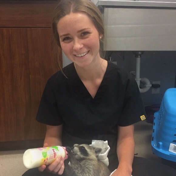 Meet your Posher, Hannah - Picture 2 of 3